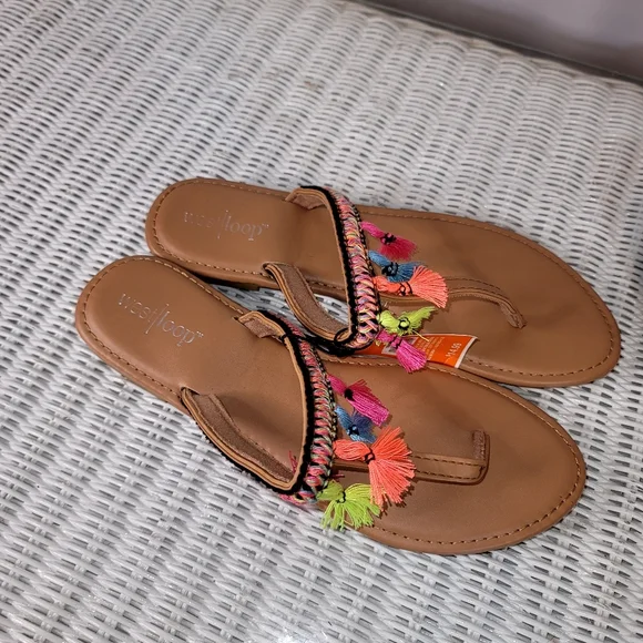 Women's sandals Multi-colored size 7/8 treads decorative - Picture 3 of 5